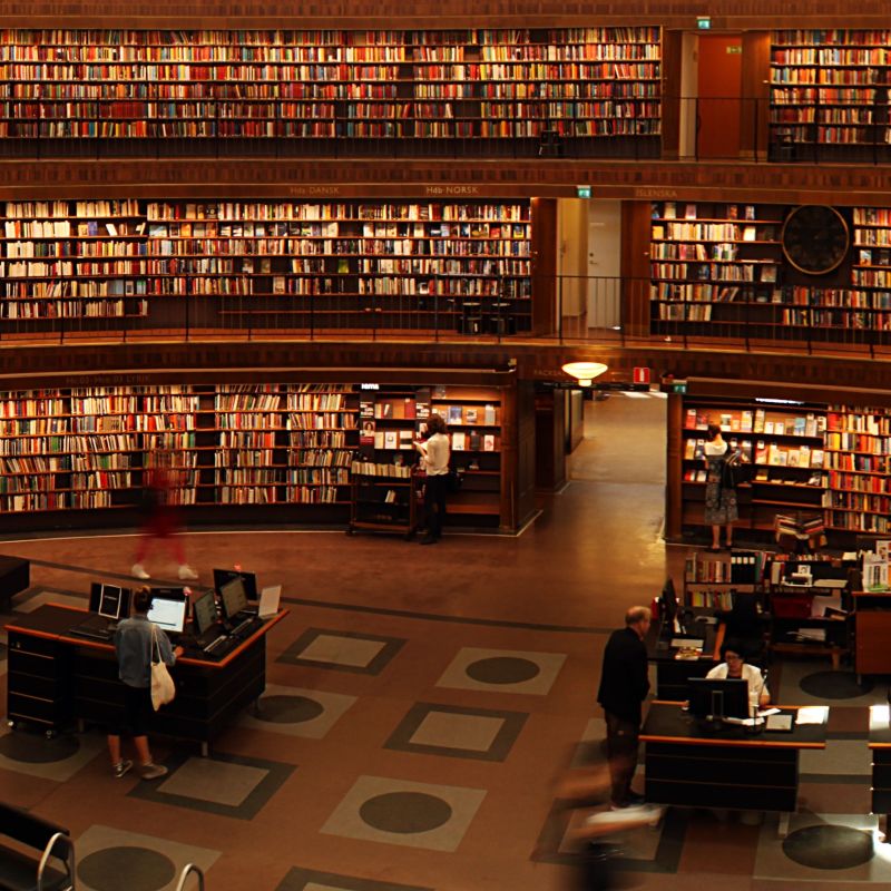 photo of library room by Tamás Mészáros via pexels.com